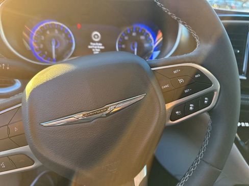 Used 2024 Chrysler Pacifica Touring-L w/ Uconnect Theater Family Group image 20