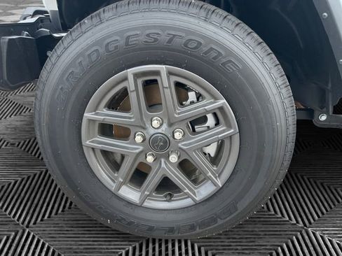 New 2025 Jeep Gladiator Sport image 14