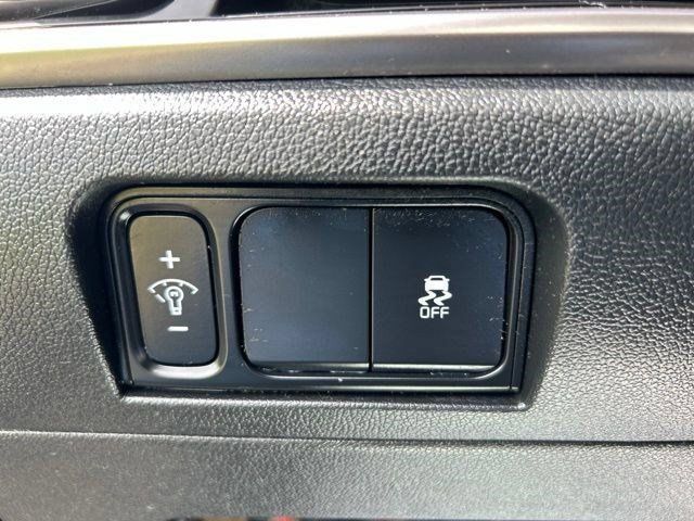 Used 2025 Kia Sorento LX FWD image 18