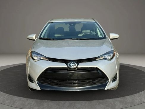 Used 2018 Toyota Corolla LE image 2
