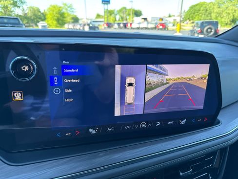 New 2026 Chevrolet Suburban LT w/ Comfort Package AWD/4WD image 27