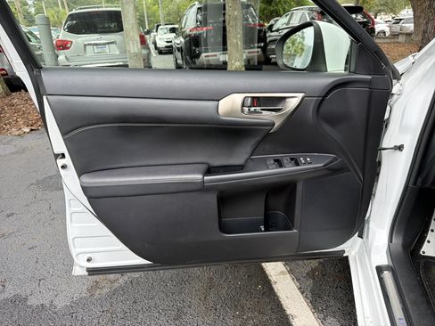 Used 2015 Lexus CT 200h w/ Navigation Package FWD image 13