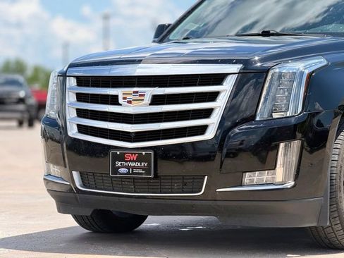 Used 2019 Cadillac Escalade Luxury AWD/4WD image 7