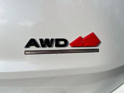 Used 2025 Nissan Rogue SV AWD/4WD image 10
