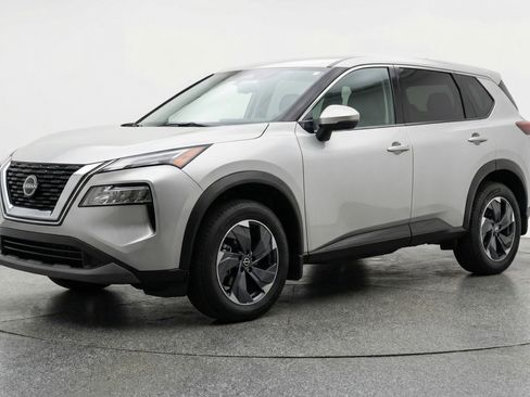 Used 2025 Nissan Rogue SV image 3