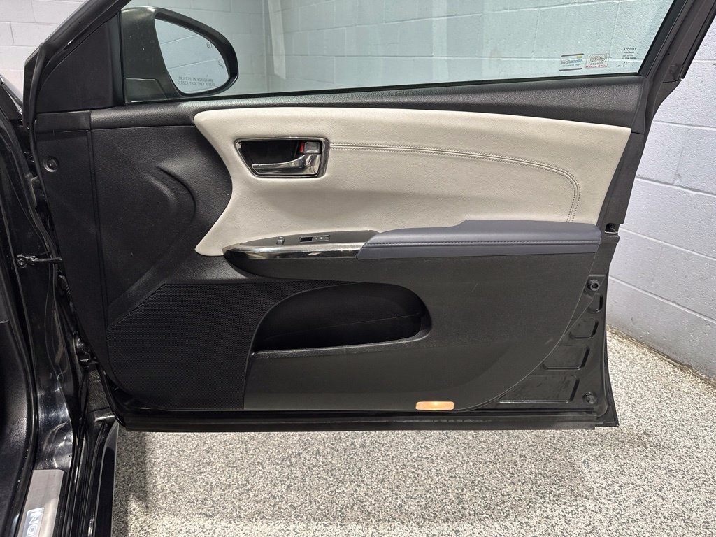 Used 2014 Toyota Avalon XLE Touring FWD image 17