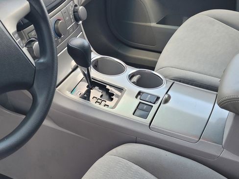 Used 2012 Toyota Highlander FWD w/ Tech Pkg image 20