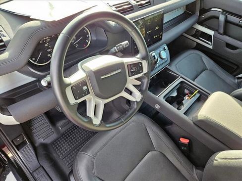 Used 2023 Land Rover Defender 130 SE image 15