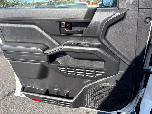 Used 2024 Toyota Tacoma SR image 17