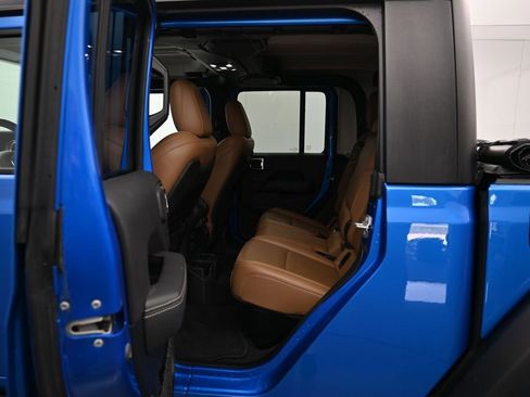 Used 2022 Jeep Gladiator Rubicon w/ LED Lighting Group AWD/4WD image 22