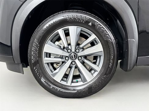 Used 2024 Nissan Pathfinder SL image 12