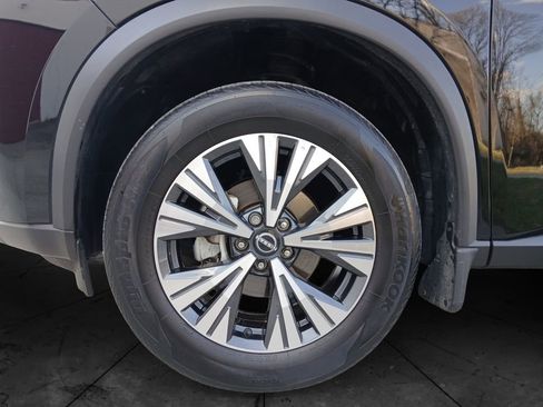 Used 2023 Nissan Rogue SV w/ SV Premium B Package image 14