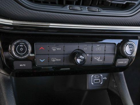 New 2026 Jeep Compass Latitude image 18