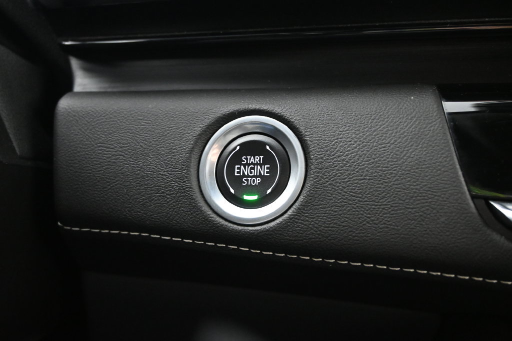 Used 2024 Cadillac Escalade ESV Luxury w/ LPO, Floor Liner Package AWD/4WD image 34