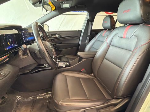 Used 2024 Chevrolet Trax RS FWD image 17