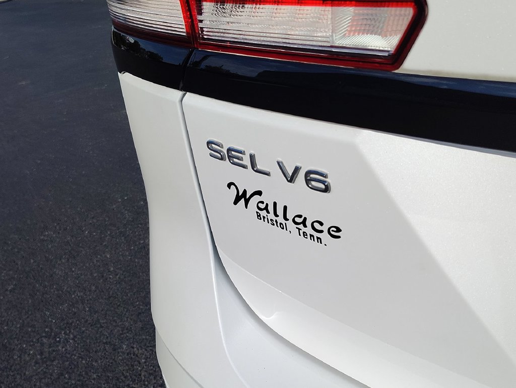 Used 2023 Volkswagen Atlas SEL R-Line AWD/4WD image 7