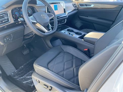 New 2026 Volkswagen Atlas SE image 13