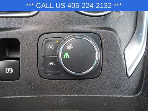 Used 2023 Chevrolet Traverse Premier FWD image 46