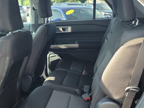 Used 2023 Ford Explorer XLT AWD/4WD image 17