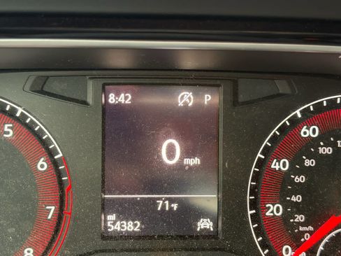 Used 2019 Volkswagen Jetta SE w/ Cold Weather Package FWD image 8