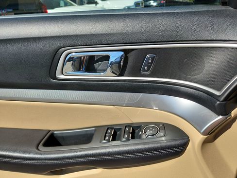 Used 2017 Ford Explorer XLT image 15