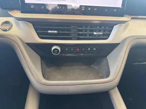 Certified 2025 Ford Explorer Active AWD/4WD image 25