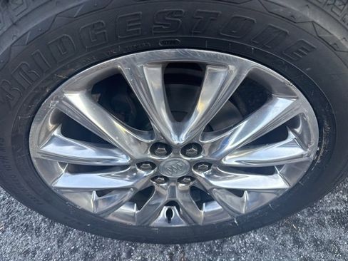 Used 2020 Buick Enclave Premium w/ Sun and Sites Package image 4