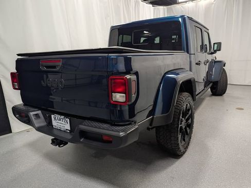 Used 2025 Jeep Gladiator Sport AWD/4WD image 3