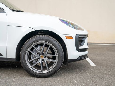 Used 2025 Porsche Macan image 9