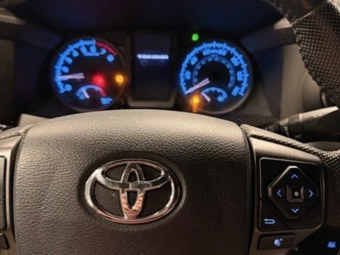 Used 2016 Toyota Tacoma SR5 image 9