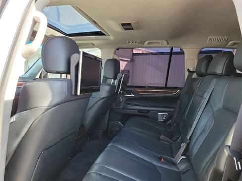 Used 2016 Lexus LX 570 4WD w/ Luxury Package image 13