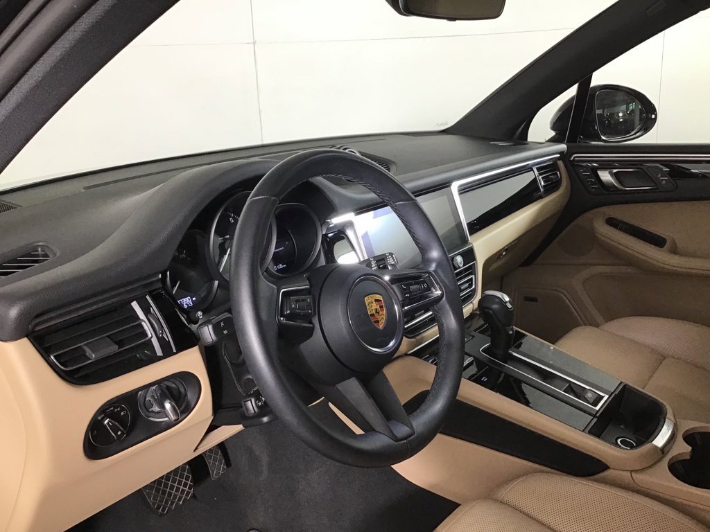 Certified 2023 Porsche Macan Turbo AWD/4WD image 4