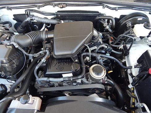 Used 2015 Toyota Tacoma PreRunner w/ SR5 Package RWD image 32