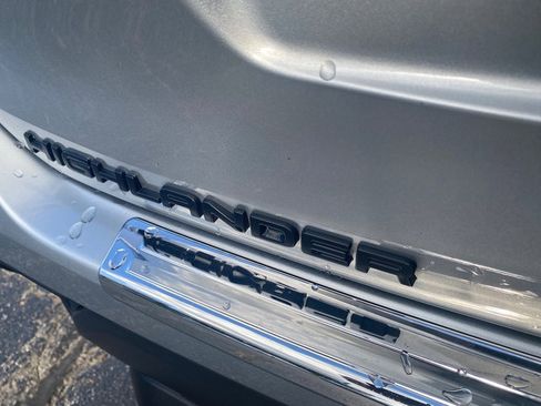 Used 2023 Toyota Highlander LE image 52