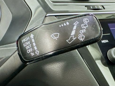 Used 2018 Volkswagen Tiguan SE w/ Panoramic Sunroof Package image 15