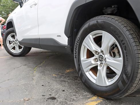 Used 2021 Toyota RAV4 LE AWD/4WD image 14