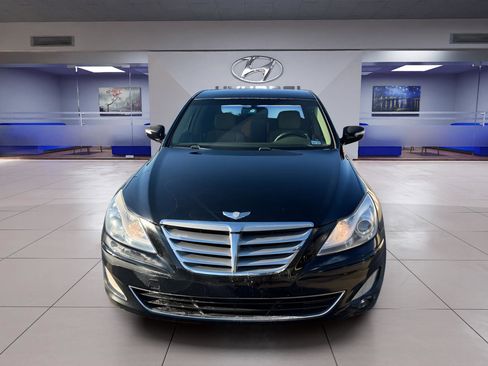 Used 2014 Hyundai Genesis 3.8 RWD image 3