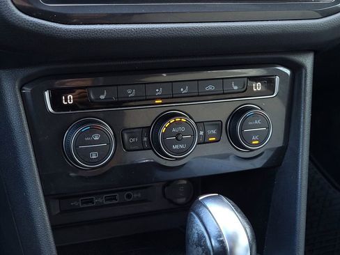 Used 2020 Volkswagen Tiguan SE R-Line image 21