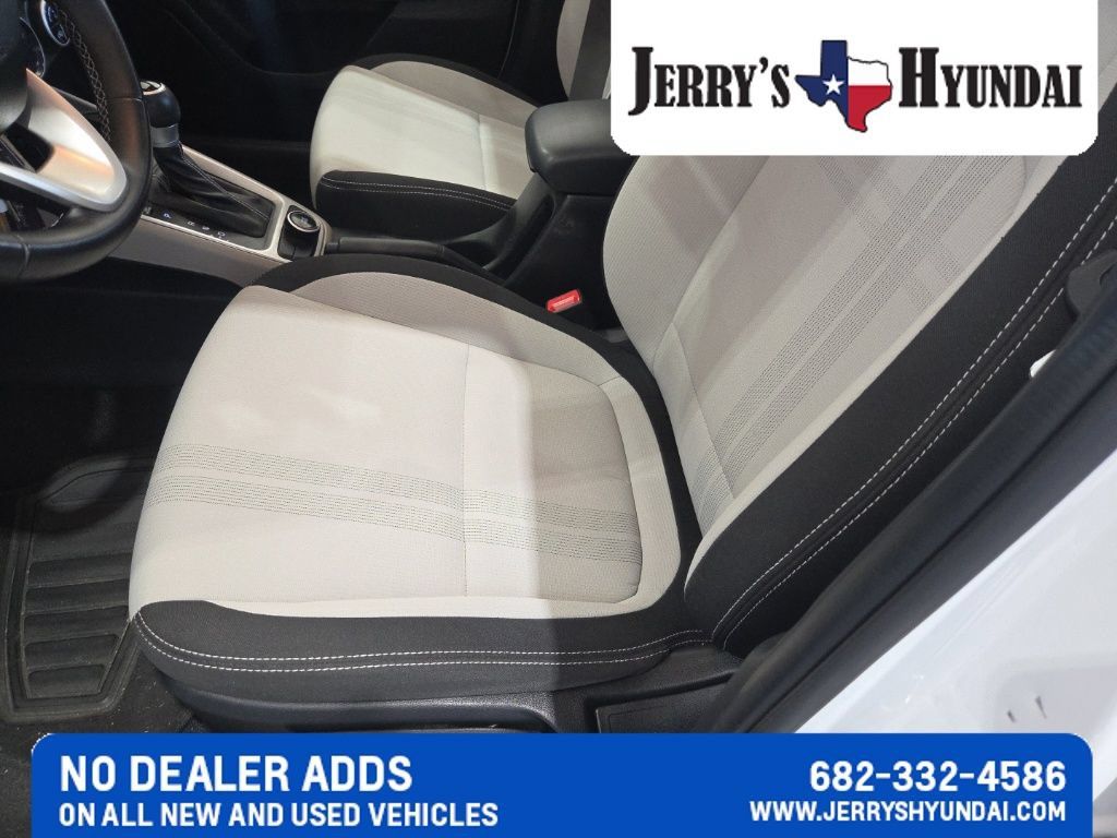 Used 2022 Hyundai Venue SEL FWD image 7