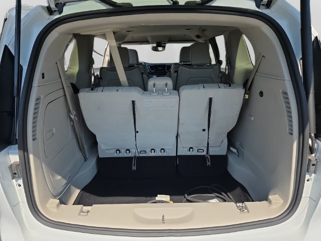 Used 2020 Chrysler Pacifica Limited w/ Advanced Safetytec Group FWD image 27