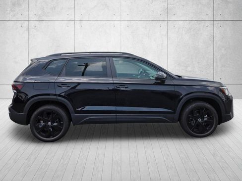 New 2026 Volkswagen Taos SE FWD image 5