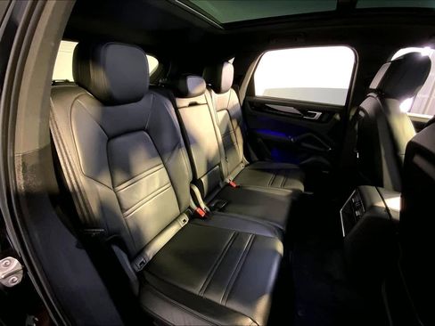 Used 2022 Porsche Cayenne image 46
