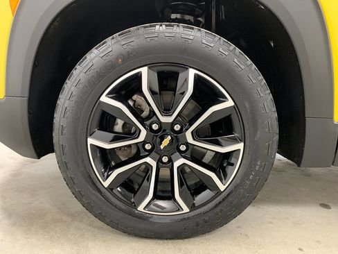 Used 2023 Chevrolet TrailBlazer ACTIV w/ Sun and Liftgate Package AWD/4WD image 2