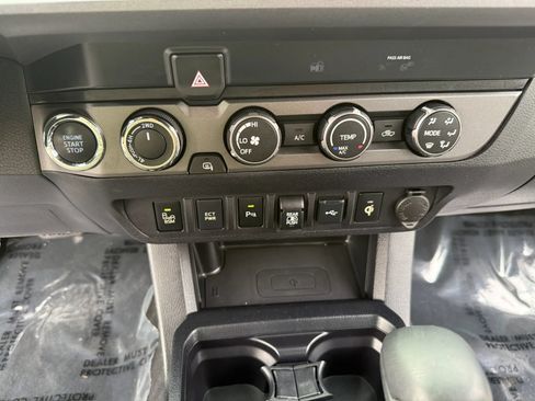 Used 2020 Toyota Tacoma TRD Sport w/ Technology Package AWD/4WD image 29