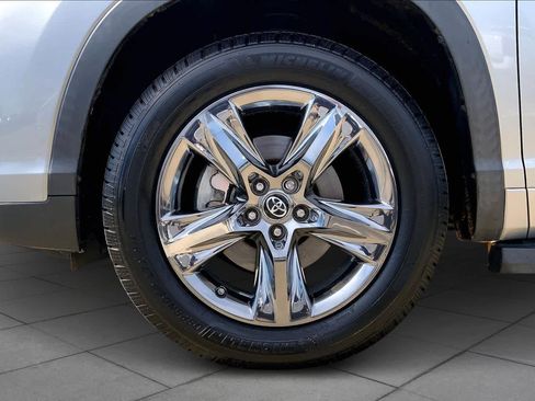 Used 2019 Toyota Highlander Limited Platinum image 10