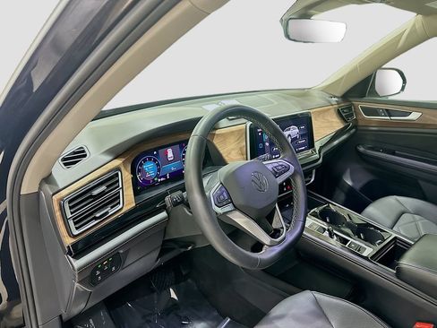 Used 2024 Volkswagen Atlas SE FWD image 9