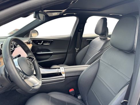 Used 2025 Mercedes-Benz C 300 Sedan image 9