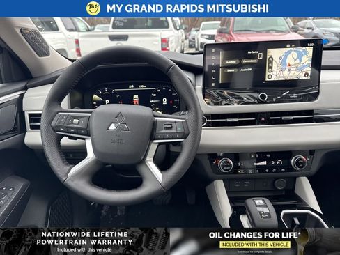 New 2026 Mitsubishi Outlander SE AWD/4WD image 12