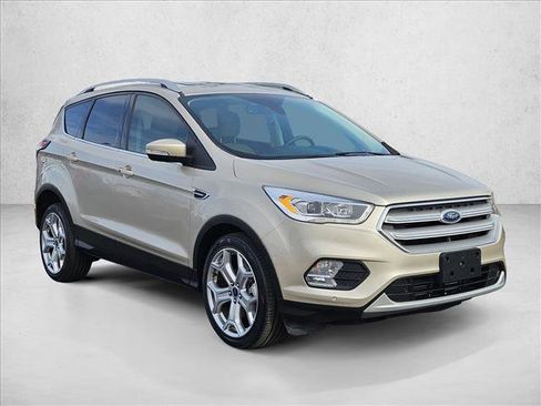 Used 2018 Ford Escape Titanium image 3
