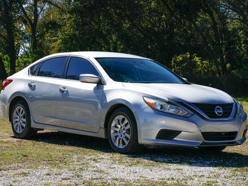 Used 2018 Nissan Altima 2.5 S w/ S Convenience Package image 15